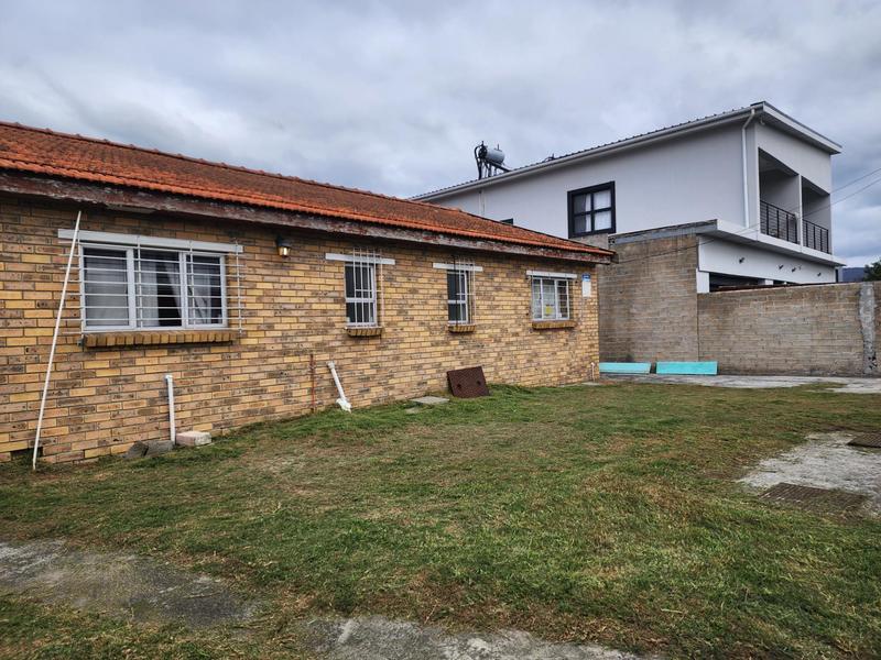 6 Bedroom Property for Sale in Zeekoevlei Western Cape